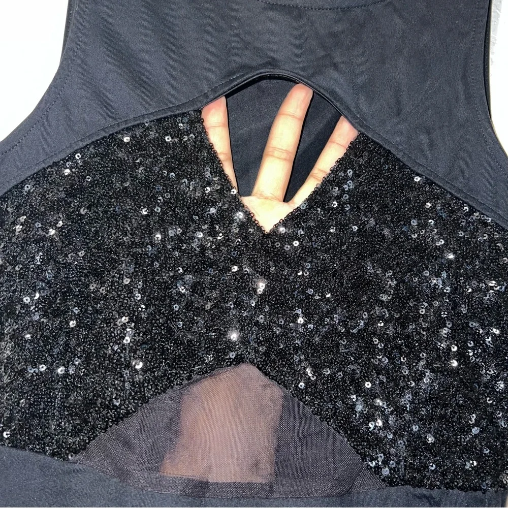 Bebe sequin cutout crop top - Picture 4 of 7